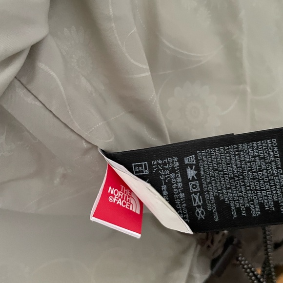 North Face Shell/Windbreaker - Picture 8 of 9